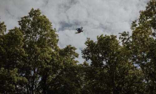Ukrajinci létají s drony do Ruska a pokládají tam miny. Štáb CNN přihlížel noční akci