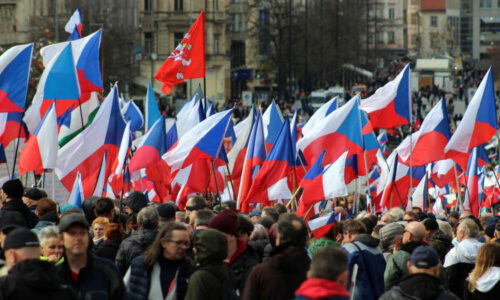 Třetina Čechů by chtěla návrat totality. Slováci jsou na tom ještě hůře, uvádí průzkum