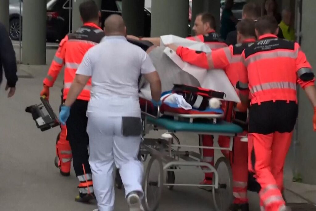 VIDEO: Zamestnancom nemocnice zobrali mobily. Prísne EMBARGO na zdravotný stav premiéra