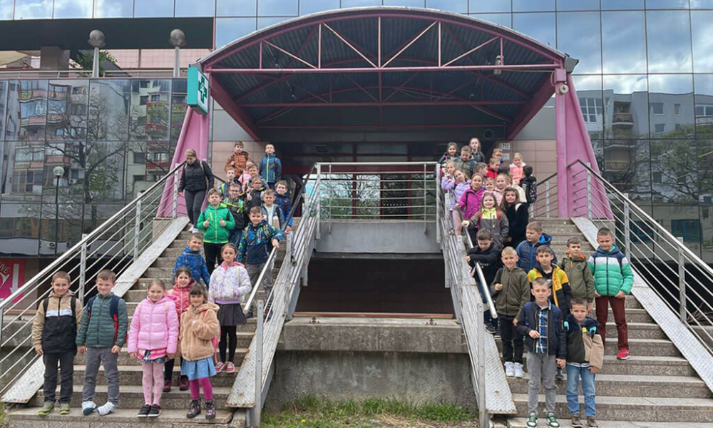 Čo sa to deje?: Bratislavské bábkové divadlo privádza do divadla školy z periférií