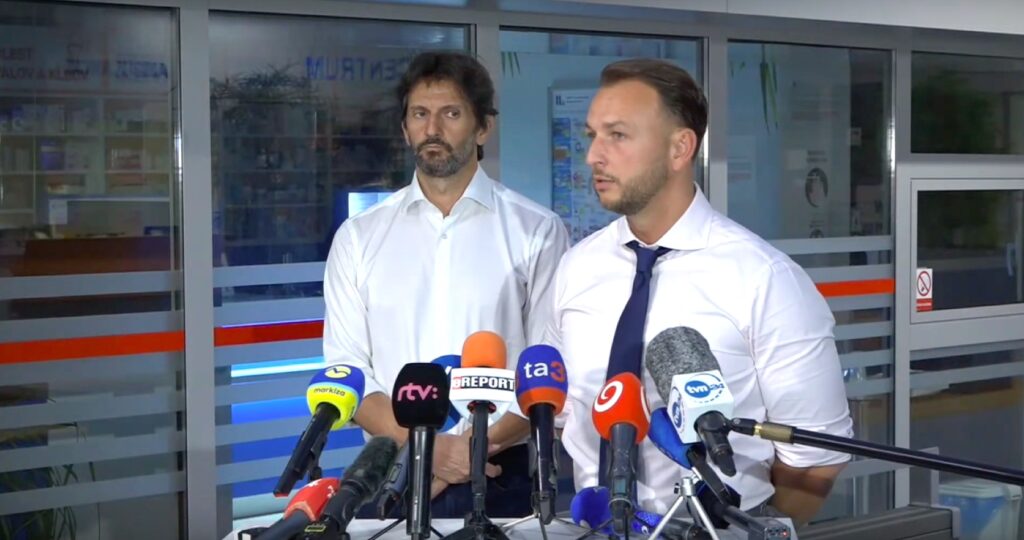 VIDEO: Atentát na premiéra Fica bol jasne politicky motivovaný čin, oznámil šéf rezortu vnútra Šutaj Eštok a pripomenul médiám, že sú zodpovedné za rozsievanie nenávisti v spoločnosti.