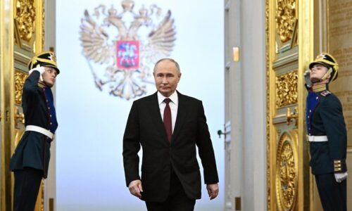 WSJ: Putin má spoľahlivé zázemie v Rusku a silných spojencov vo svete