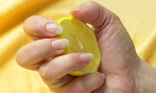 Manikérka odporučila najlepší spôsob, ako mať zdravé nechty.  Tieto produkty máte v kuchyni. Nie je to olivový olej