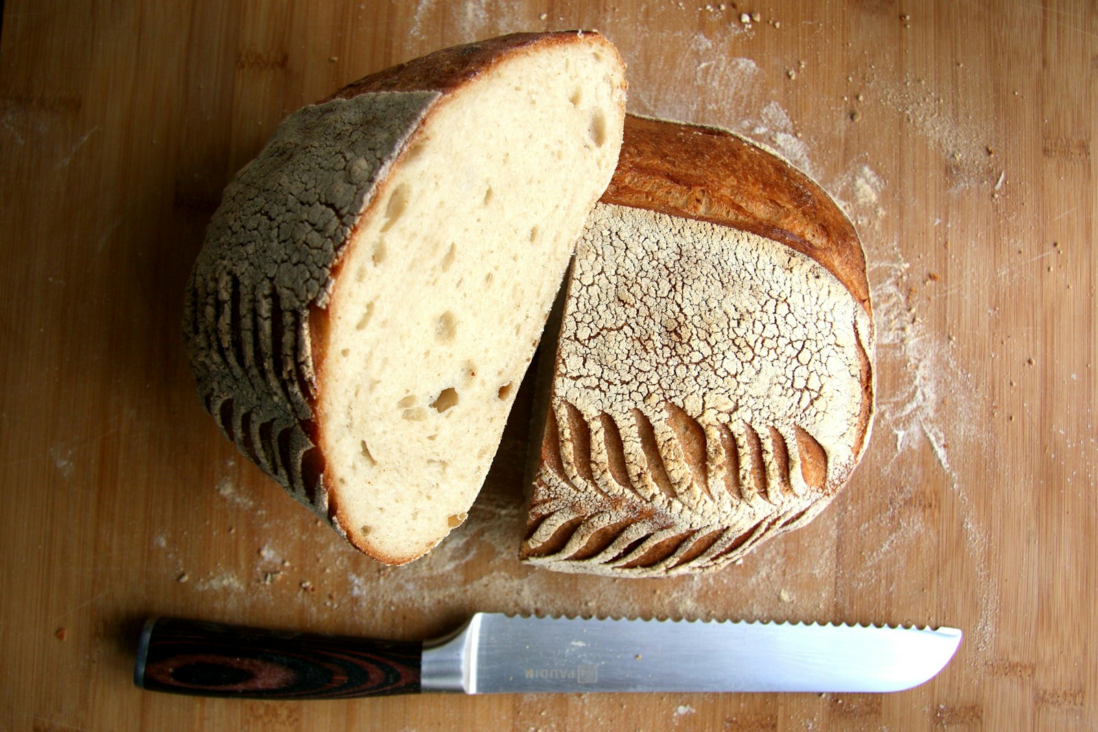 Neskladujte chlieb v chlebníku ani v mrazničke. Na tomto mieste mu je najlepšie