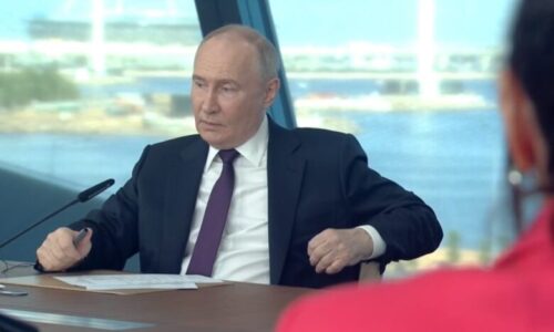 Putin sa stretol s predstaviteľmi medzinárodných médií v Petrohrade: Vojna na Ukrajine sa začala štátnym prevratom (Majdan)