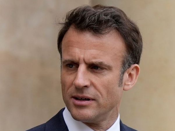 Macron cúva: Francúzi na Ukrajinu zatiaľ bojovať nepôjdu