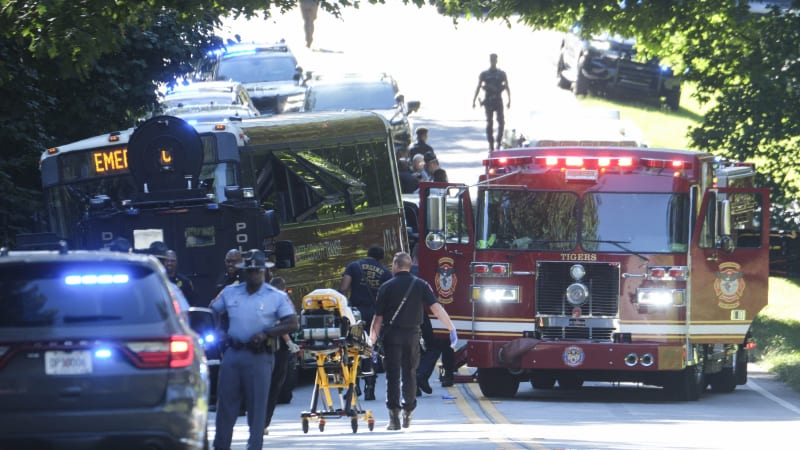 Násilník v Atlantě unesl autobus, řidiči vyhrožoval zbraní. Jeden muž vražednou jízdu nepřežil