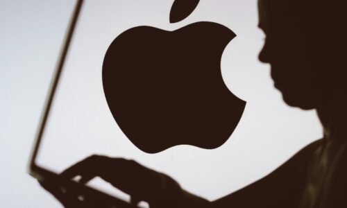 Apple představil umělou inteligenci. Chytřejší Siri se nelíbí Muskovi, hrozí zákazem iPhonů