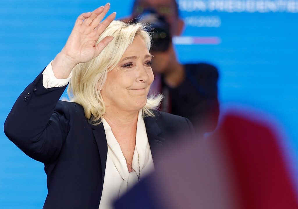 Národné zhromaždenie  vedie v prvom kole francúzskych parlamentných volieb