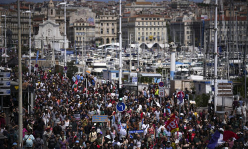 Francúzsko bolo plné demonštrantov, v krajine sa uskutočnili protesty proti krajnej pravici (foto)