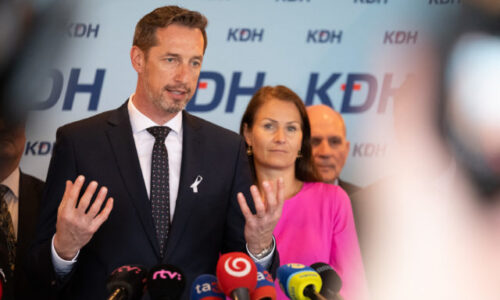 Vláda na výjazdovom rokovaní na Orave vynechala starostov z KDH, tvrdí Majerský