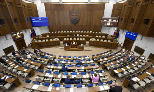 Poslanci začali rokovanie parlamentu diskusiou o voľbe nového podpredsedu