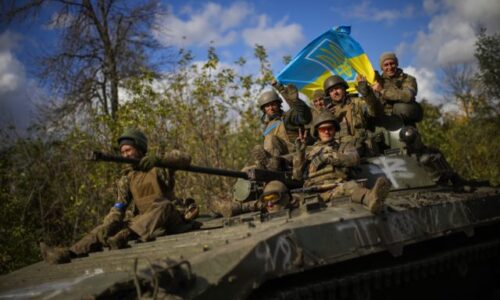Z ruského zajatia sa naspäť do Kyjeva vrátilo desať Ukrajincov, oznámil to prezident Zelenskyj
