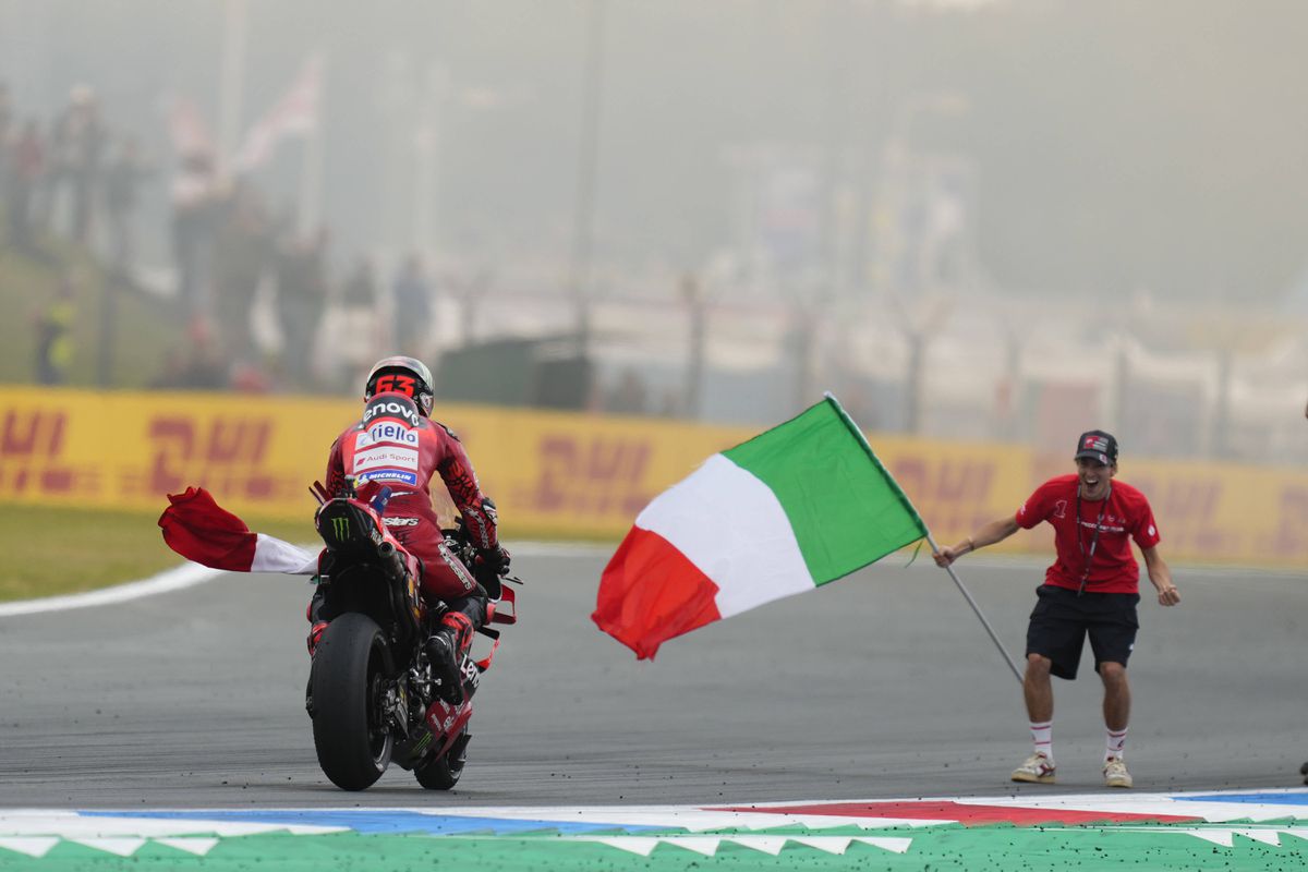 MotoGP: Bagnaia zvíťazil na VC Holandska, skresal náskok Martina na čele celkového poradia