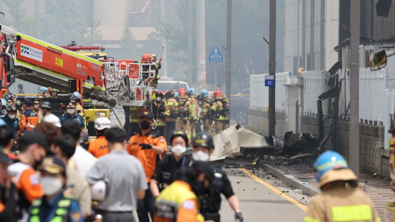 Exploze baterií způsobila katastrofický požár. V soulské továrně zemřelo nejméně 20 lidí