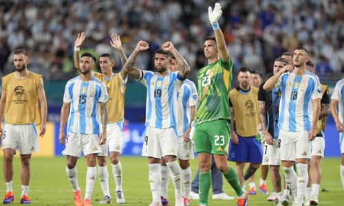 VIDEO Argentína sa zaobišla aj bez Messiho, Čile pred postupom zastavila červená karta