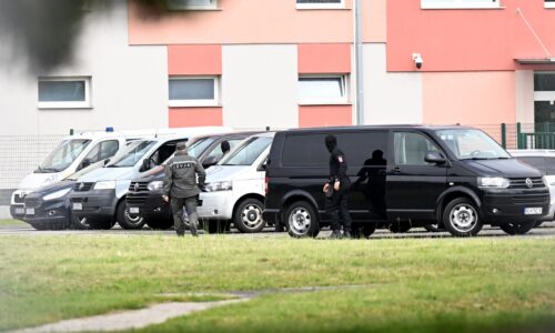 Polícia preveruje bombovú hrozbu na súdoch po celom Slovensku. Niektoré pojednávania prerušili