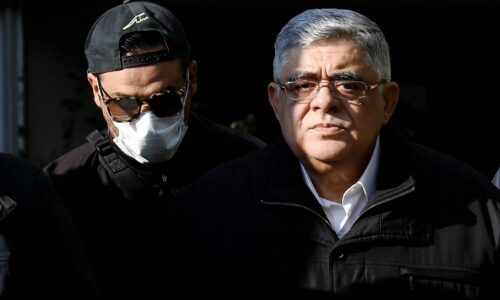 Vodca neonacistickej strany Zlatý úsvit sa vráti do väzenia, rozhodol grécky súd
