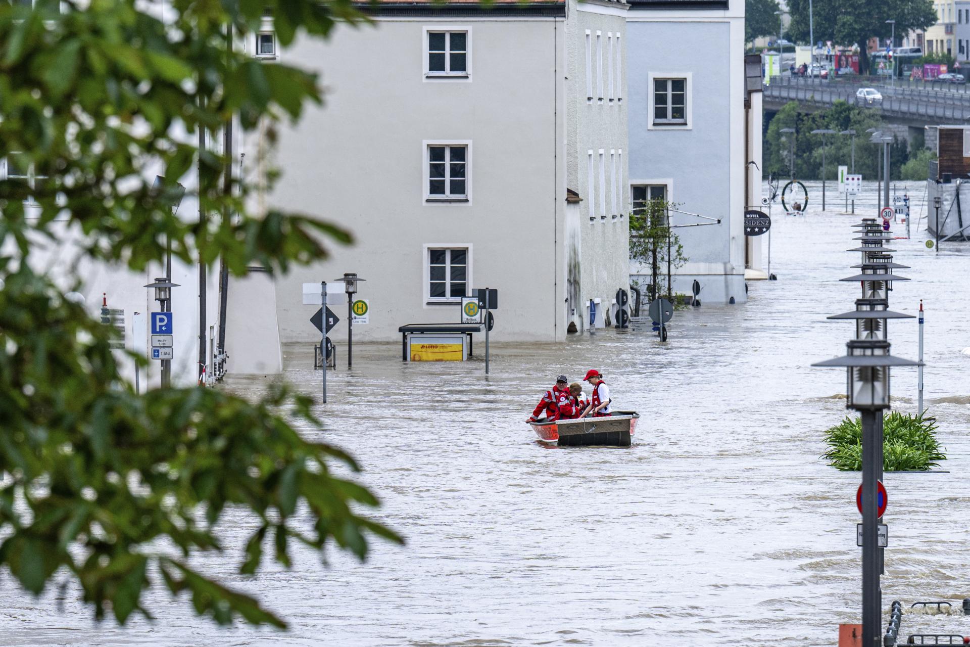 Povodňová situácia na juhu Nemecka je naďalej napätá, hladina Dunaja klesá len pomaly