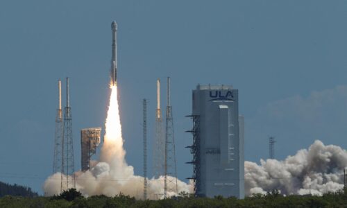 Boeing mieri do vesmíru. Jeho loď Starliner vzlietla po odkladoch prvýkrát s posádkou