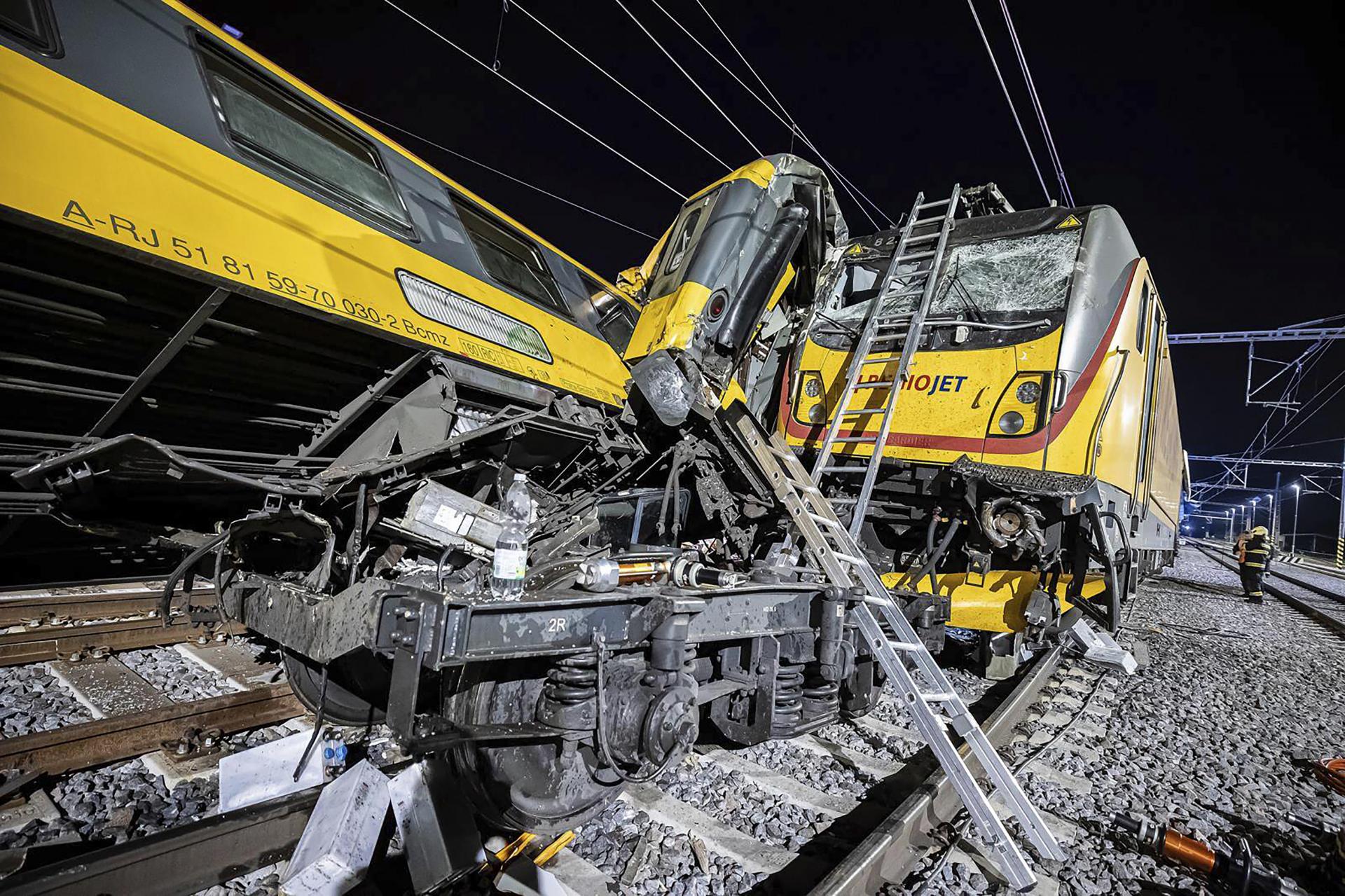 Tragédia v Pardubiciach: Medzi zranenými po zrážke vlakov v Česku sú pravdepodobne aj Slováci