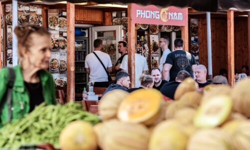 Ako sa žije Vietnamcom na Slovensku? Už rok sú menšinou, no sľubované peniaze nikde (reportáž HN)