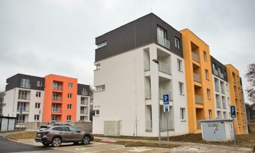 Podpora nájomného bývania „po slovensky“: V jednom meste sa búria, v druhom je viac žiadostí ako bytov