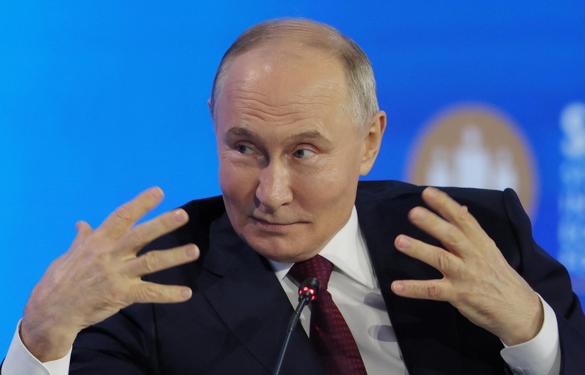 Putin nariadil jadrové cvičenia, Rusko v Petrohrade elektronicky odpaľovalo rakety