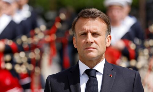 Macron po zdrvujúcej porážke v eurovoľbách rozpustil parlament, vypíše nové voľby