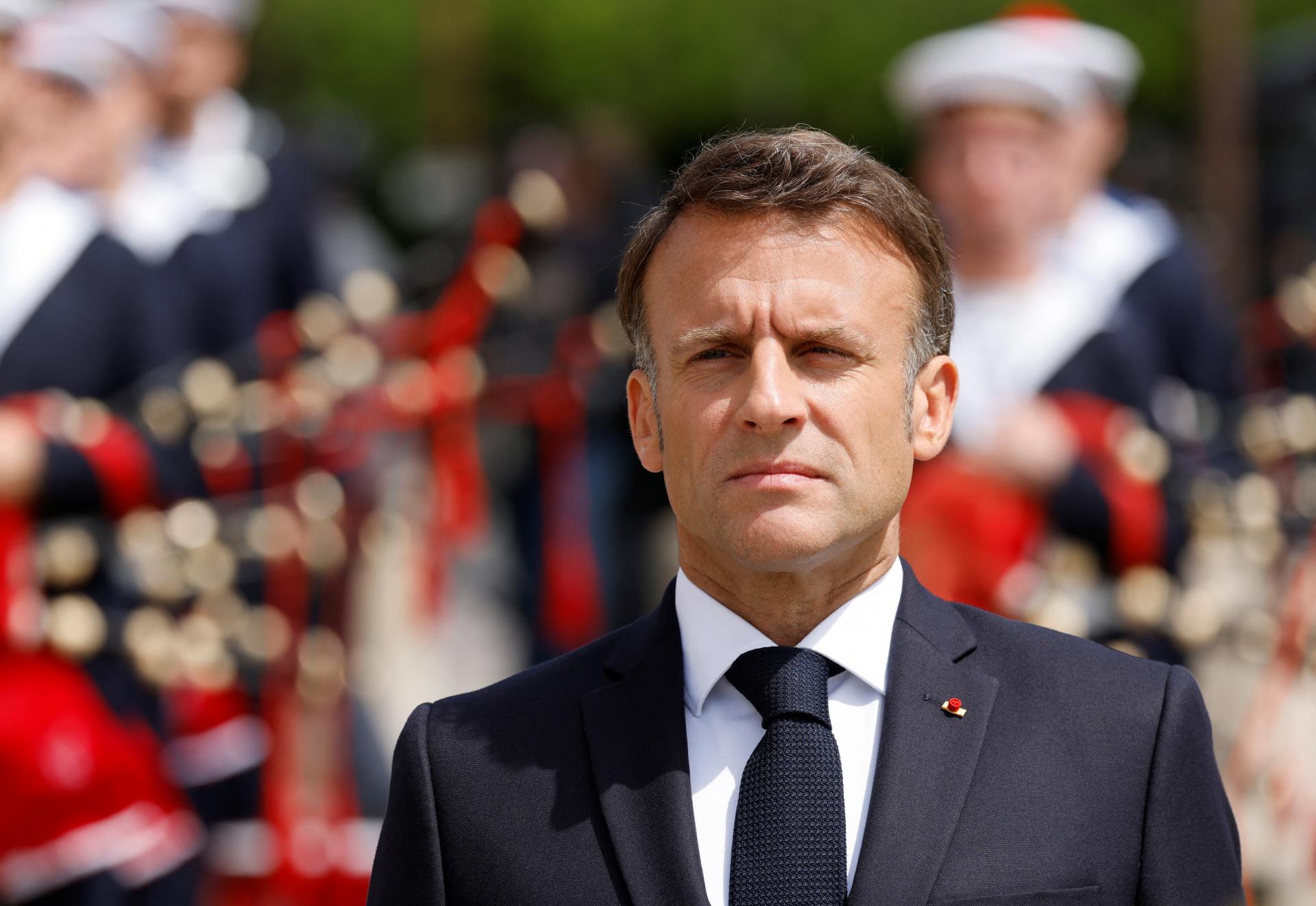 Macron po zdrvujúcej porážke v eurovoľbách rozpustil parlament, vypíše nové voľby