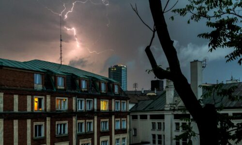 Na Podunajskej nížine sa vyskytli silné búrky, objavujú sa aj supercely