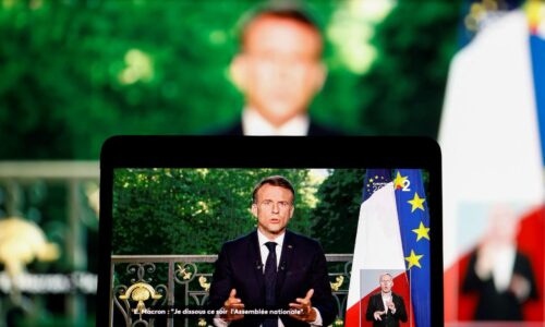 Analýza FT: Zúfalý hod kockou? Čo sleduje Macron voľbami po ohromujúcej porážke