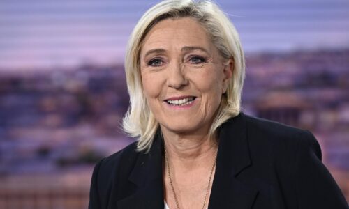 Francúzska strana Republikáni vylúčili svojho šéfa, ktorý chcel volebné spojenectvo s Le Penovou