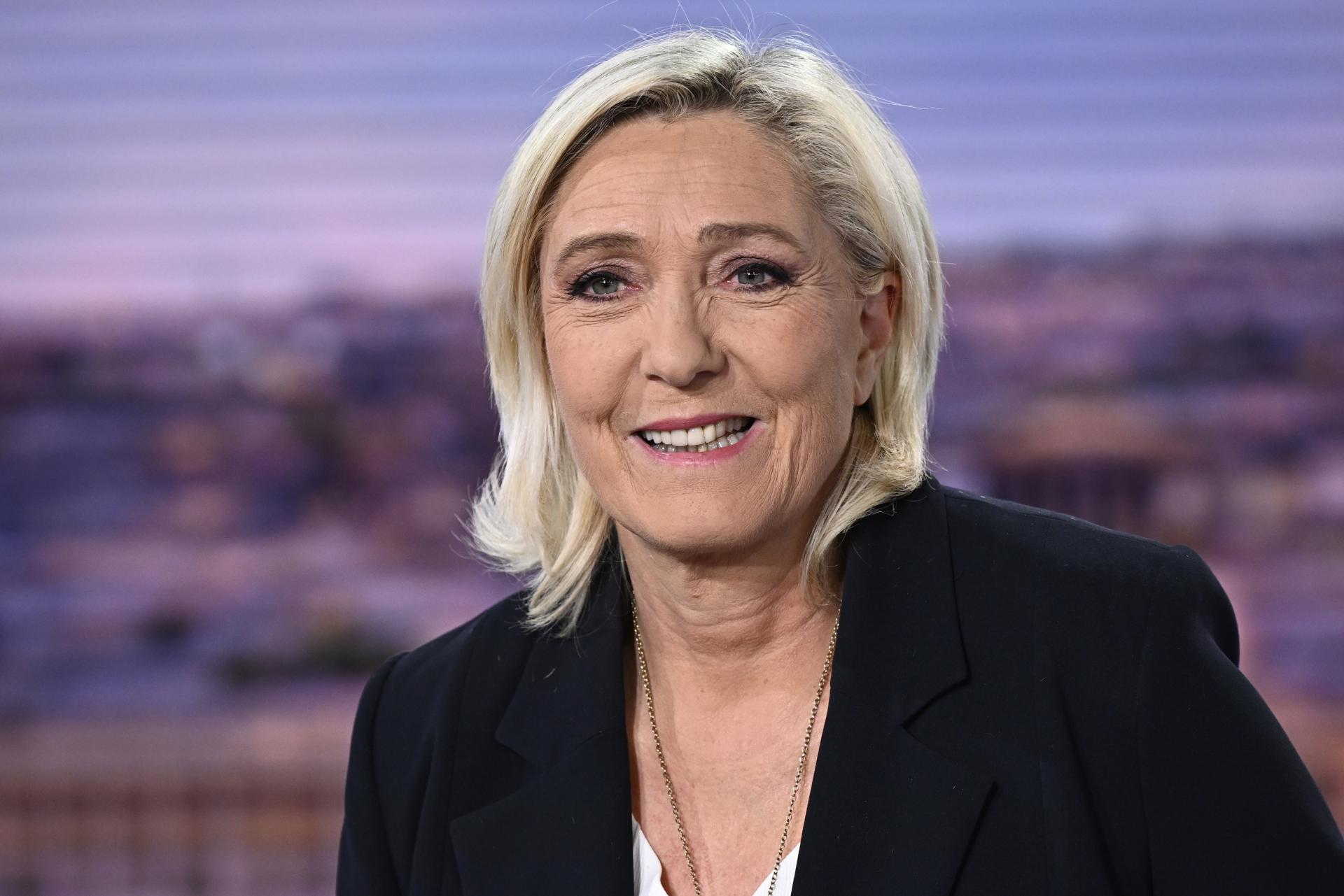 Francúzska strana Republikáni vylúčili svojho šéfa, ktorý chcel volebné spojenectvo s Le Penovou