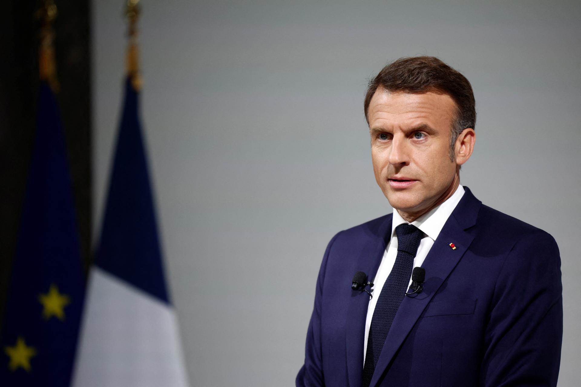 Jedine nové voľby vyjasnia smer Francúzska, vyhlásil Macron. Vyzval politikov na spoluprácu proti extrémom