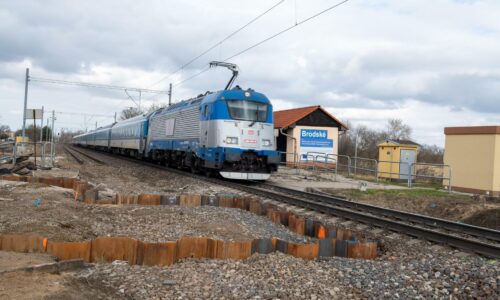Vlaková revolúcia pri Bratislave: rýchlosť 200 kilometrov za hodinu dostala na dôležitom úseku trate zelenú