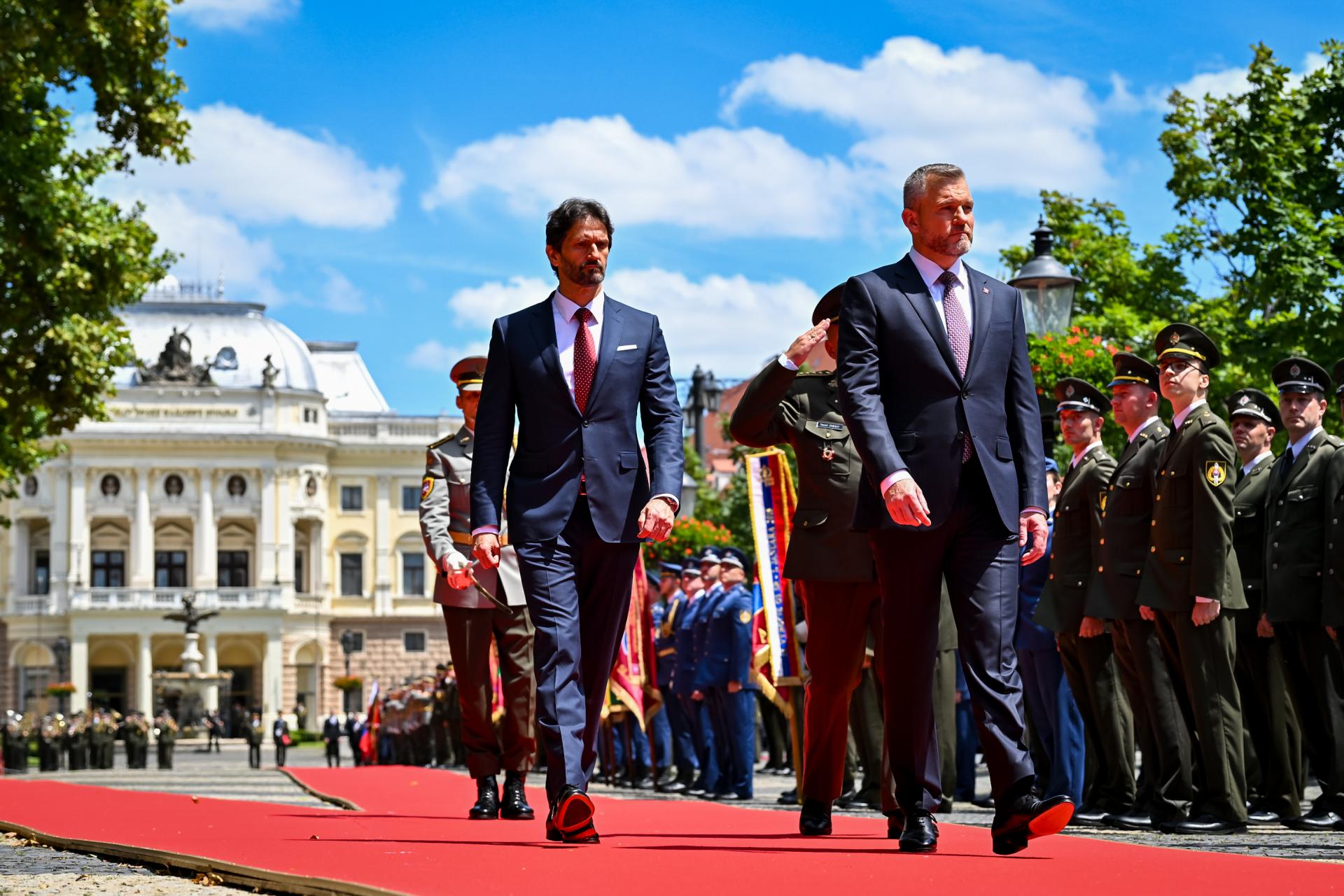 Blahoželajú a sú na neho hrdí. Ministri zdôrazňujú po inaugurácii prezidenta jeho politiku pokoja a zmierenia