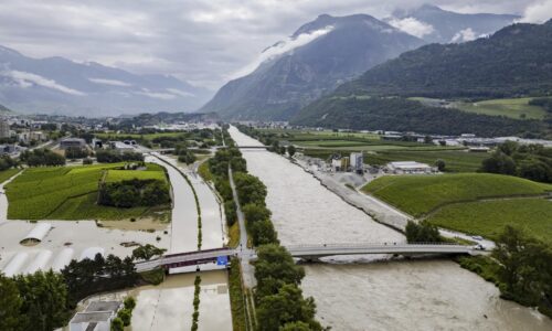 Pri zosuve pôdy po silnej búrke vo Švajčiarsku zomreli dve osoby, tretí je nezvestný