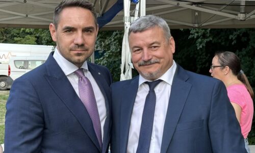 Gyimesi György:  AZ ELSŐ KARIKA

Kedves Barátaim! Ezeddig nagyon nagyvonalúan bántak Szlovákia polgárai az EP választásokkal. 19% járult az urnákhoz, és választott meg olya…
