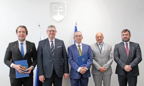 CENA KAROLA PLANKA PUTUJE DO RÚK J. ČENTÉŠA A P. ONDREJECHA

Minister spravodlivosti Slovenskej republiky Boris Susko odovzdal vo štvrtok 6. júna 2024 čestn…