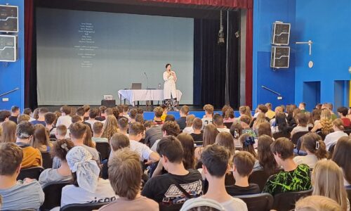 Košice: UDRŽATEĽNÁ MÓDA A TEXTILNÝ ODPAD REZONUJÚ AJ U MLADÝCH KOŠIČANOV 

V pondelok (3. 6.) sa v priestoroch CVČ Popradská 86 v Košiciach konala prednáška pre cca…