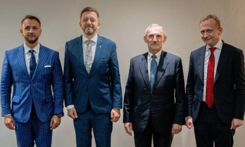 STRETNUTIE MINISTROV VNÚTRA V4 V LUXEMBURGU

Včera večer sa v Luxemburgu konalo stretnutie ministrov vnútra krajín V4 pod záštitou českého predsedníctva. 

…
