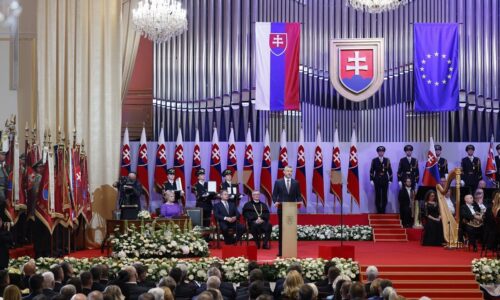 SLOVENSKÁ REPUBLIKA MÁ NOVÉHO PREZIDENTA, FUNKCIE SA UJAL PETER PELLEGRINI

Na slávnostnej inaugurácii nového prezidenta SR sa zúčastnili aj čelní predstav…