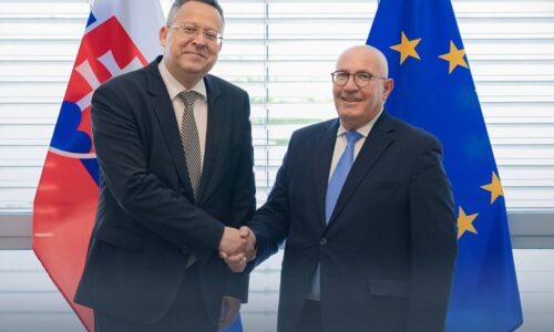 NÁVŠTEVA VICEPREZIDENTA EIB

Na ministerstvo financií zavítal viceprezident Európskej investičnej banky Kyriacos Kakouris, ktorý sa stretol s ministrom fina…