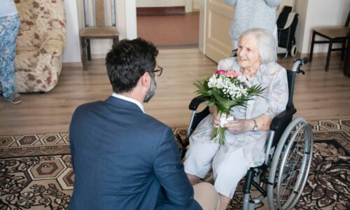 Nitra : BLAHOŽELÁME 100-ROČNEJ JUBILANTKE

 Pani Valéria Kochová, narodená 18. júna 1924, včera oslávila svoje 100. narodeniny. Pri tejto významnej príležitosti jej…