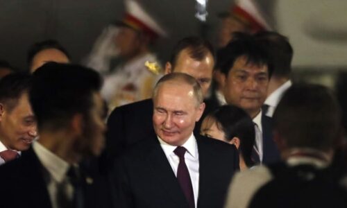 Chceme posílit vztahy s Ruskem, řekl vietnamský prezident během Putinova turné po Asii