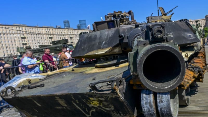 Vytoužená zbraň z USA na Ukrajině selhala. Rusové našli slabiny a moderní tank zesměšňují