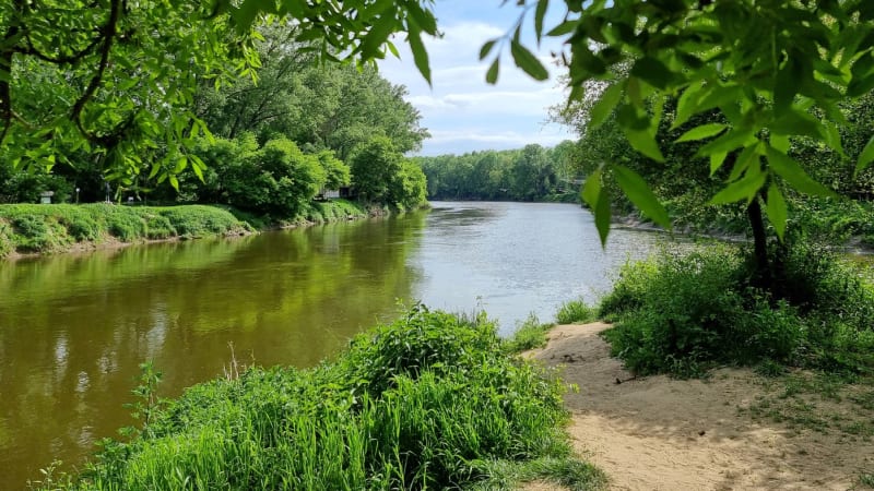 Další smrtelná tragédie na řece Hron: Holčička si hrála na břehu, nešťastně spadla do vody