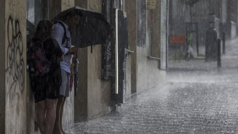 RADAR: Nebezpečné bouřky udeří v Česku. Čeká se krupobití a silný vítr, hrozí povodně