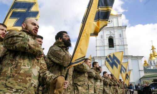 Vzpruha pro ukrajinský pluk Azov. Dostane zbraně i výcvik od Američanů, Moskva zuří